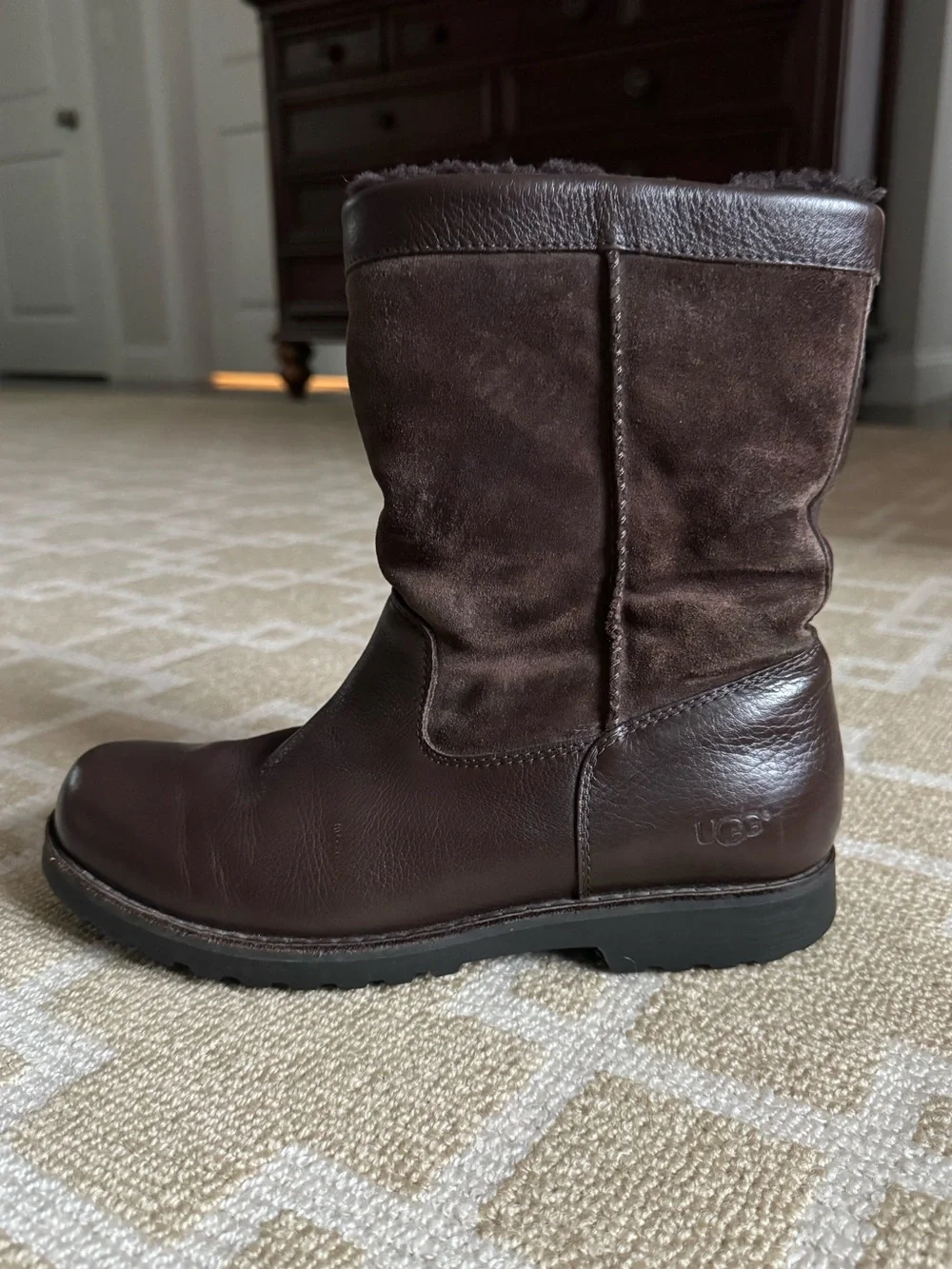 UGG Riverton Leather Sheepskin Winter Boots Brown Women’s Size 6